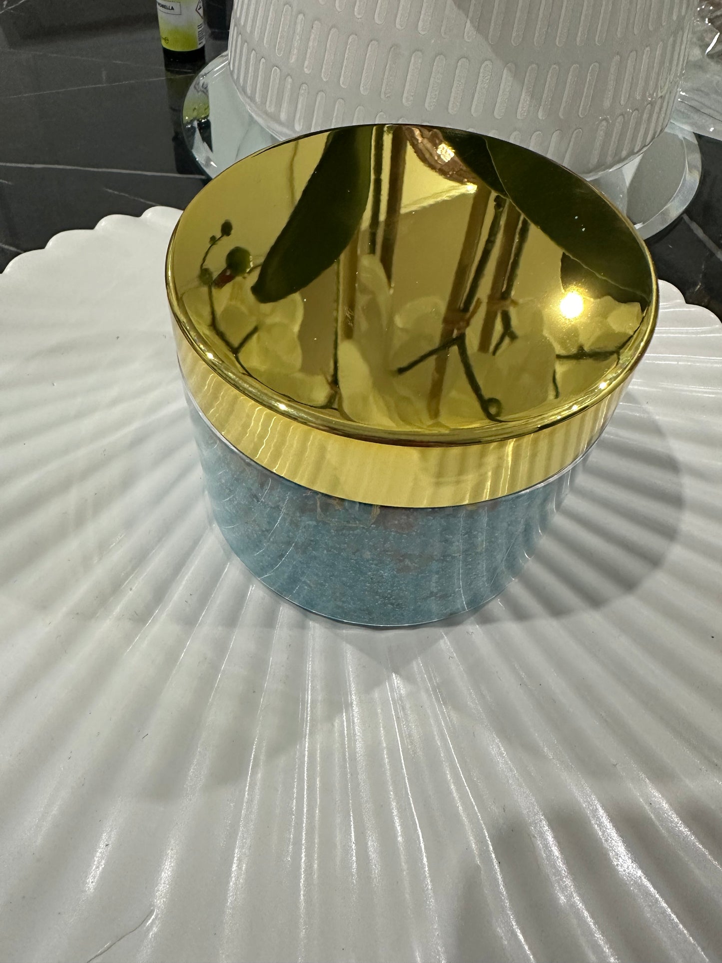 Luxurious Bath salt with calendula petals