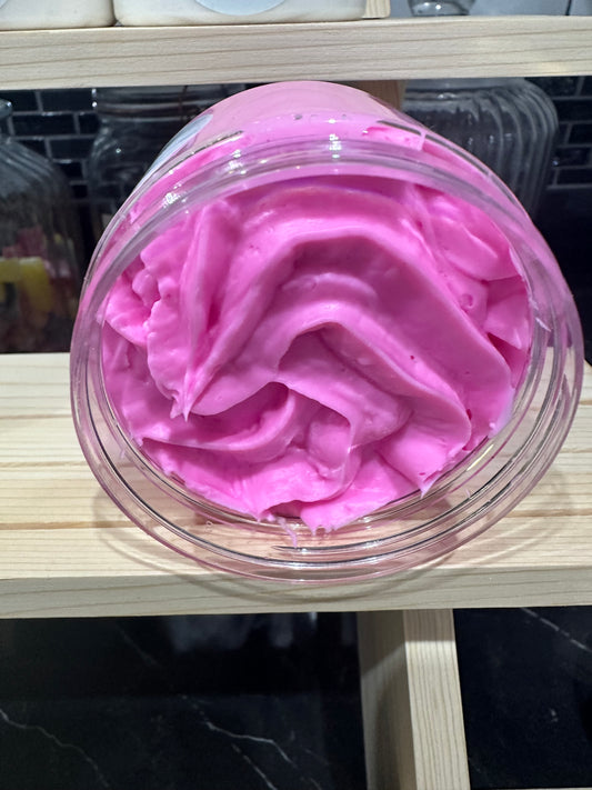 Indulge with luxuriously whipped body cream,blend of Bubble Gum and clean Fresh Linen. This rich yet lightweight body butter melts effortlessly into the skin, leaving it deeply moisturised, silky-soft,